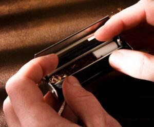 compact cigarette rolling machine